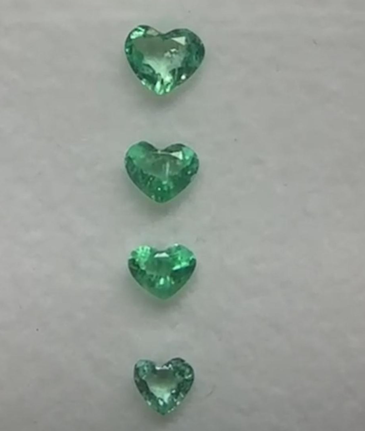 Lote de corazones de esmeralda AA