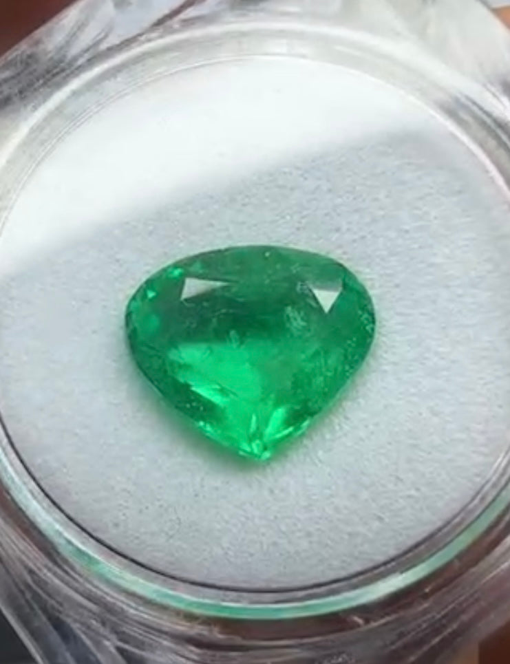 Esmeraldas en corazón AAA