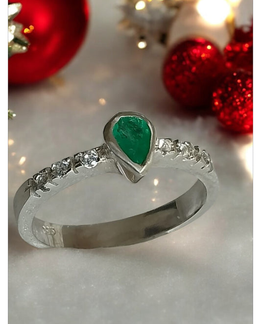 Anillos en Esmeralda Corte Lágrima en Plata 950