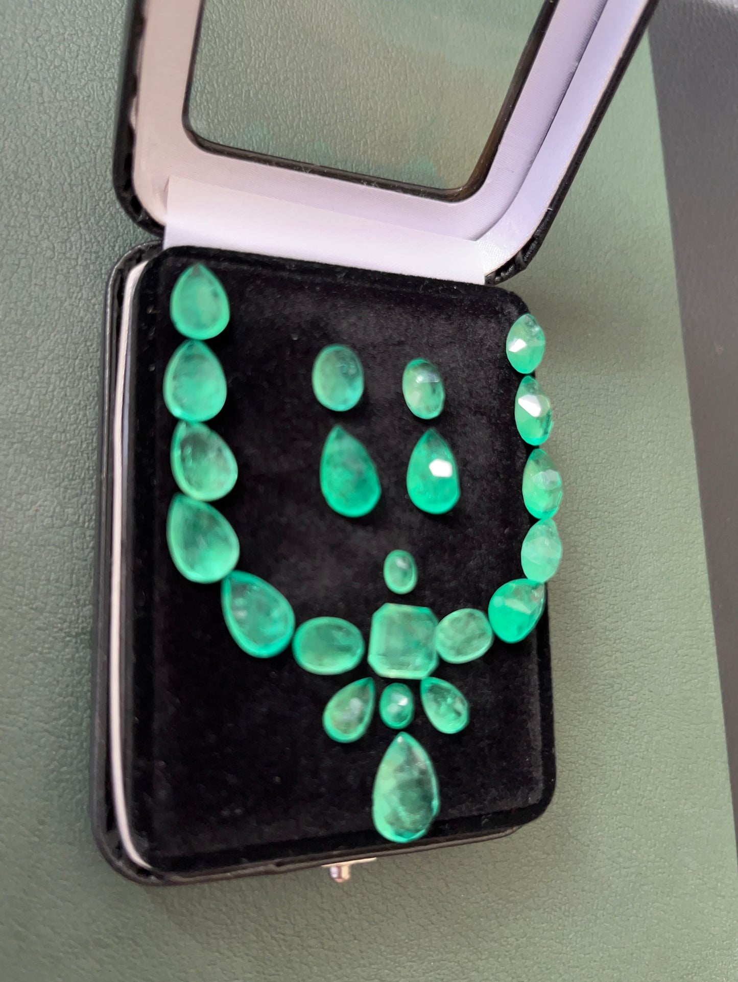 Sets de Esmeraldas Sueltas AAA