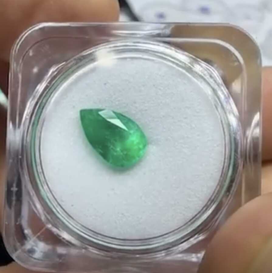 Esmeraldas en Gota de Lluvia