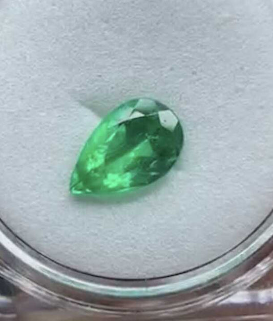 Esmeraldas en Gota de Lluvia