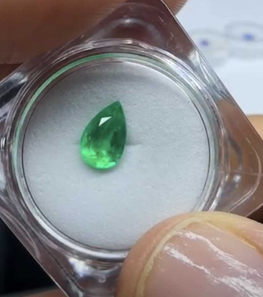 Esmeraldas en Gota de Lluvia