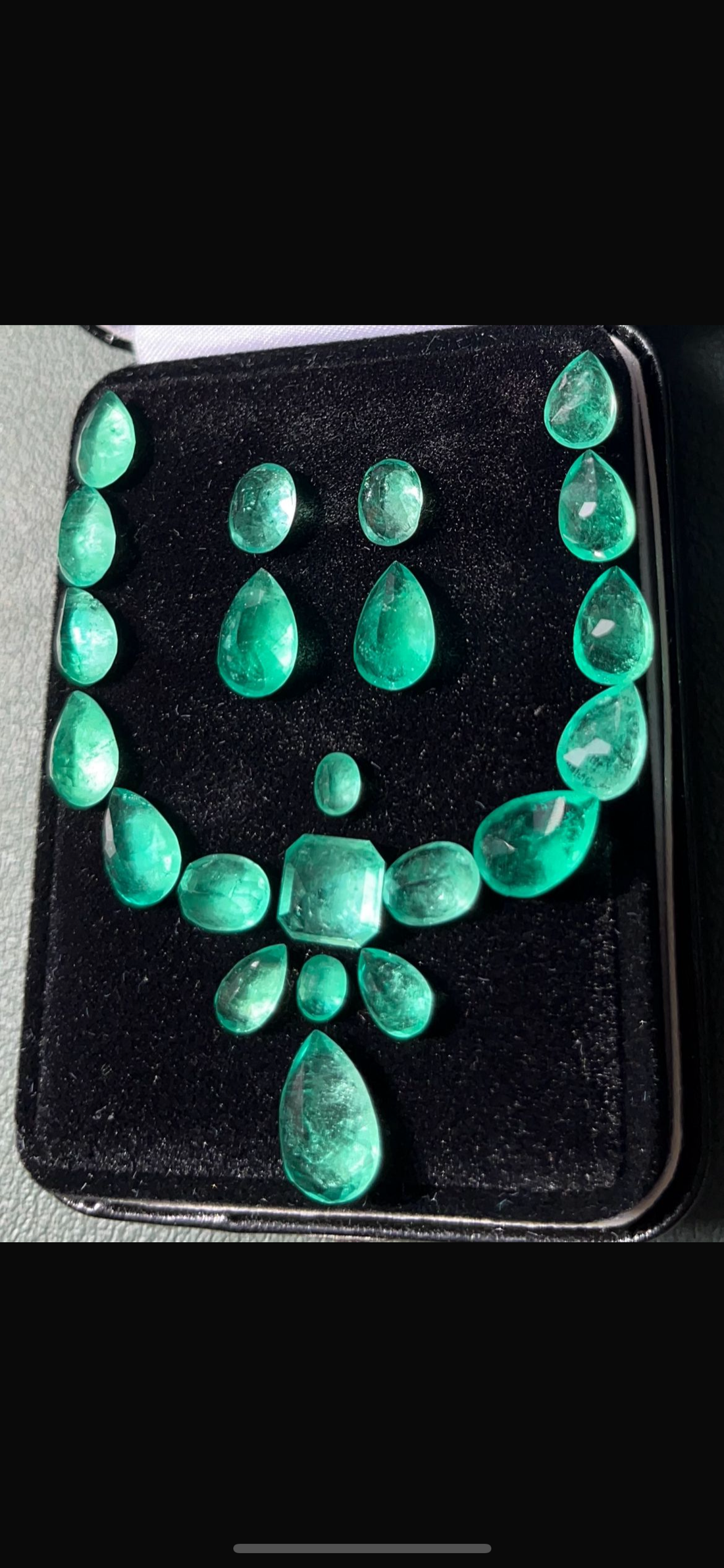 Qué es es mejor comprar esmeraldas en bruto o talladas?