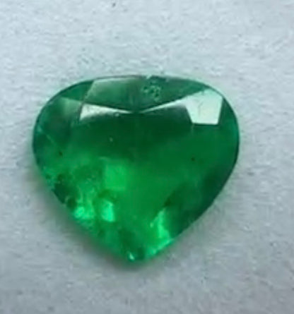 Esmeraldas en corazón AAA