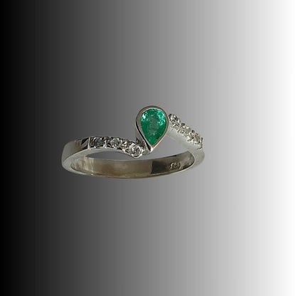 Anillos en Esmeralda Corte Lágrima en Plata 950