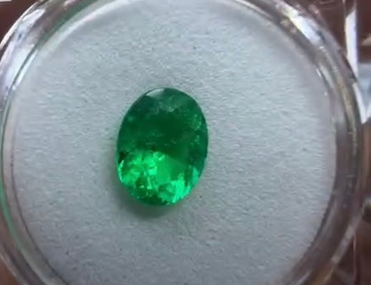 Esmeralda Corte Óvalo